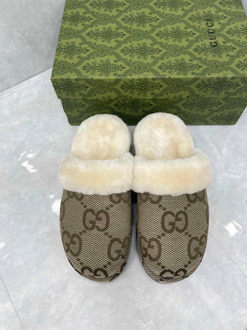 008 Furry Shoe